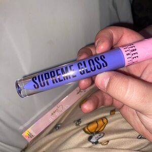 Jeffree Star Cosmetics Supreme Gloss in “No Apologies”